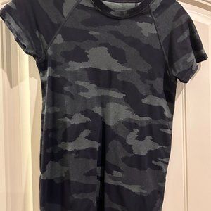 Athleta Black Camo Momentum Short Sleeved Top size Small